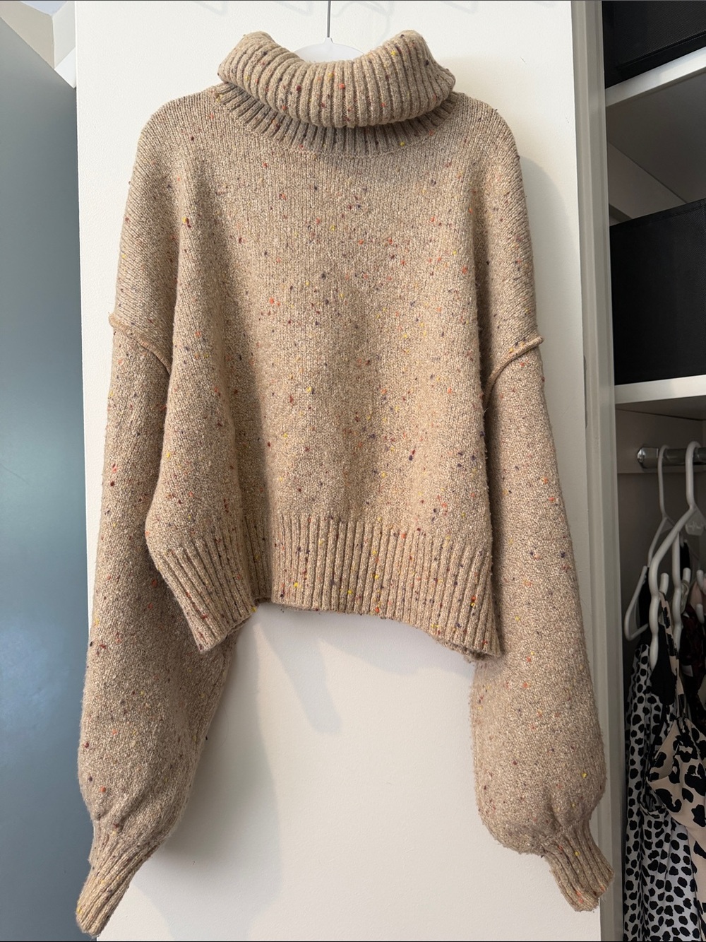 Turtleneck Cropped Knit Sweater in Neutral Speckle